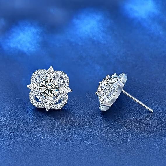 Four-leaf Clover Exquisite Chic Diamond Stud Earrings